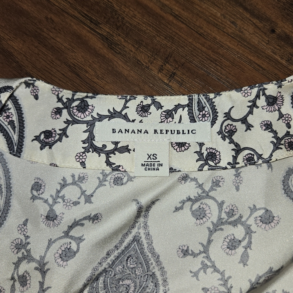 Banana Republic White Silk Paisley Wrap XS Sleeveless Blouse - Picture 8 of 9